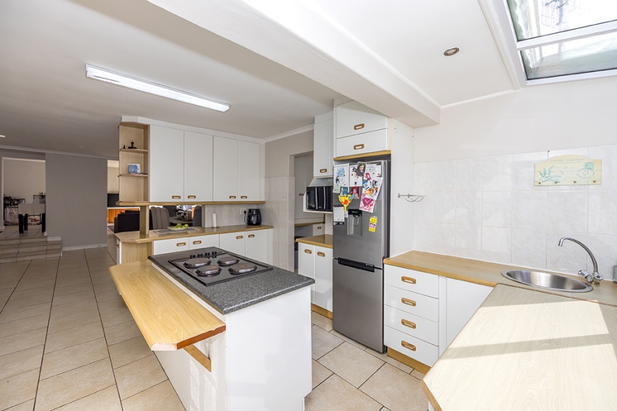 4 Bedroom Property for Sale in Amanda Glen Western Cape